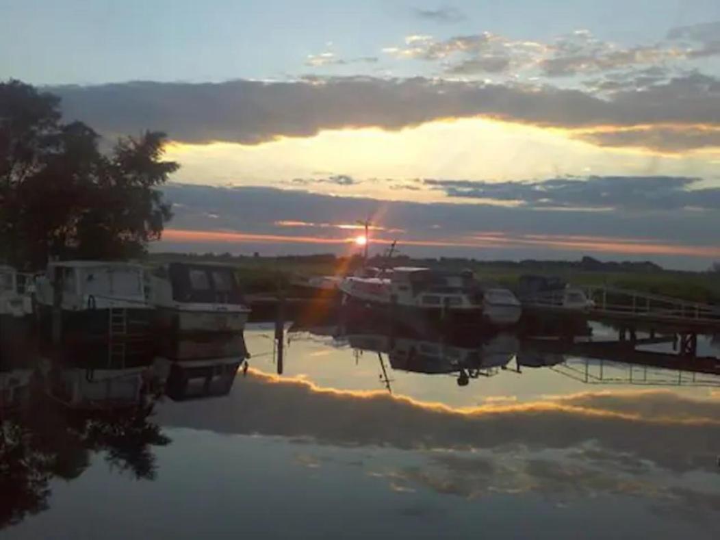 Hotel Boat Stoer - Inclusief Sloep Jutrijp Esterno foto